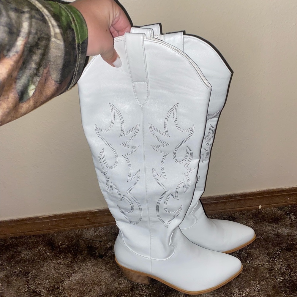 SIZE 8 BILLINI BOOTS